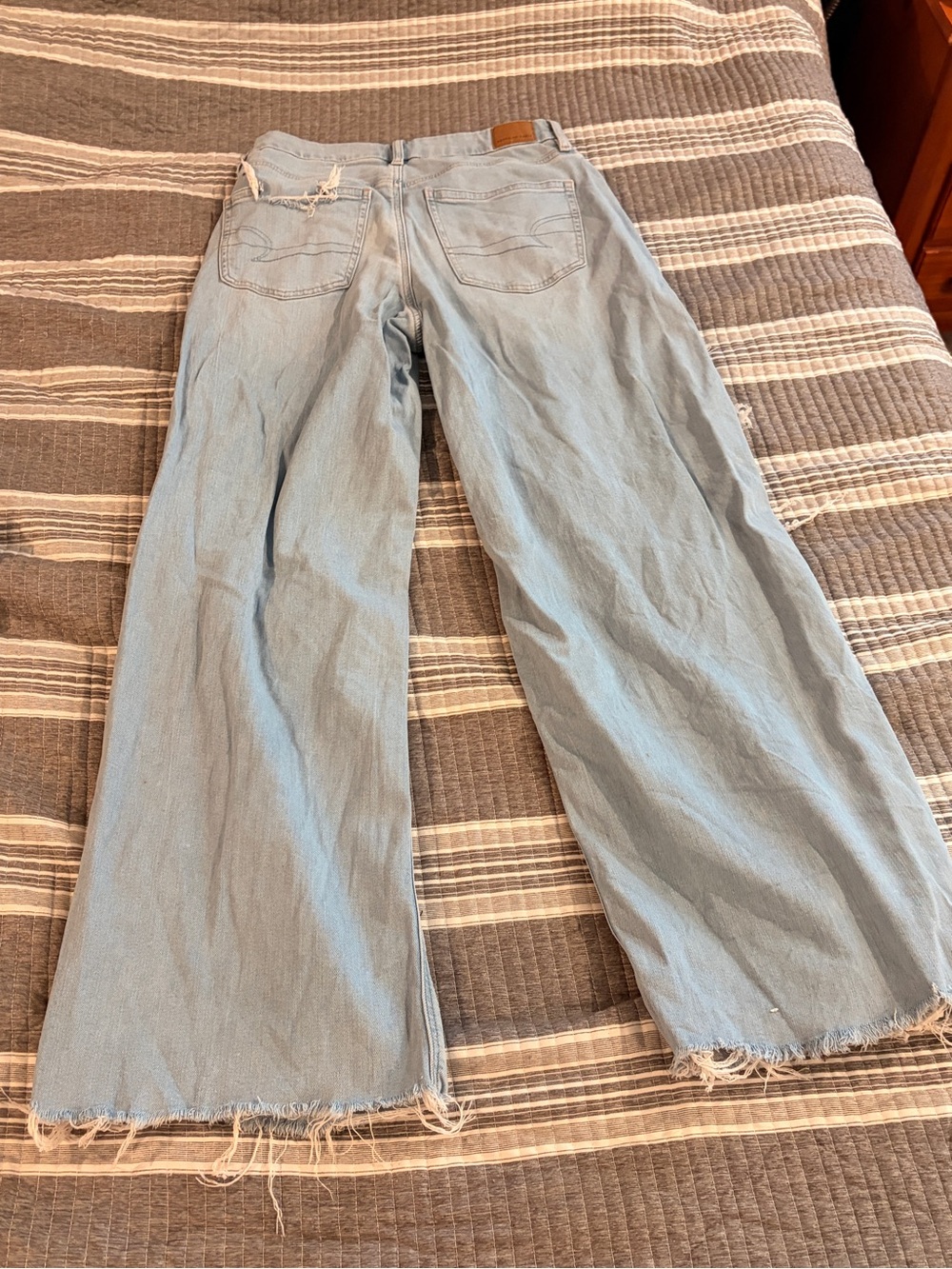 American Eagle Outfitters Women’s 8 Light Blue Distressed Wide-Leg Jeans - Picture 10 of 11